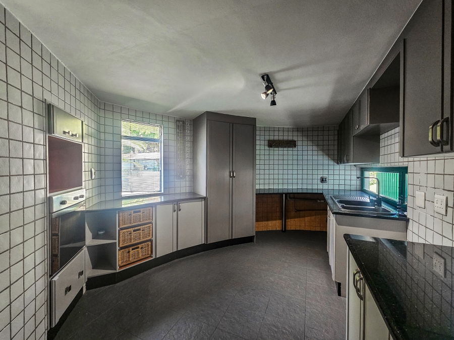 4 Bedroom Property for Sale in Faerie Glen Gauteng