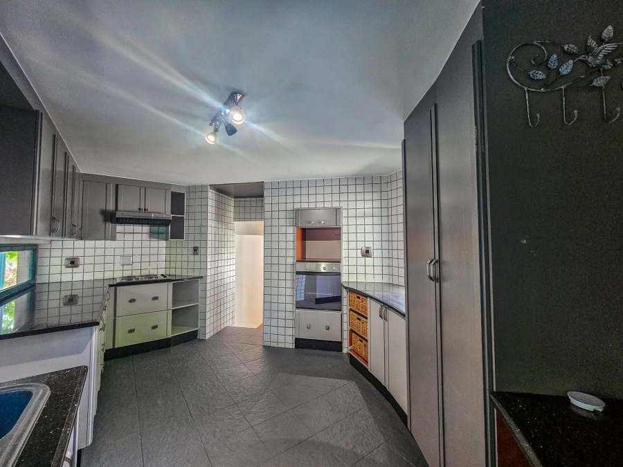 4 Bedroom Property for Sale in Faerie Glen Gauteng