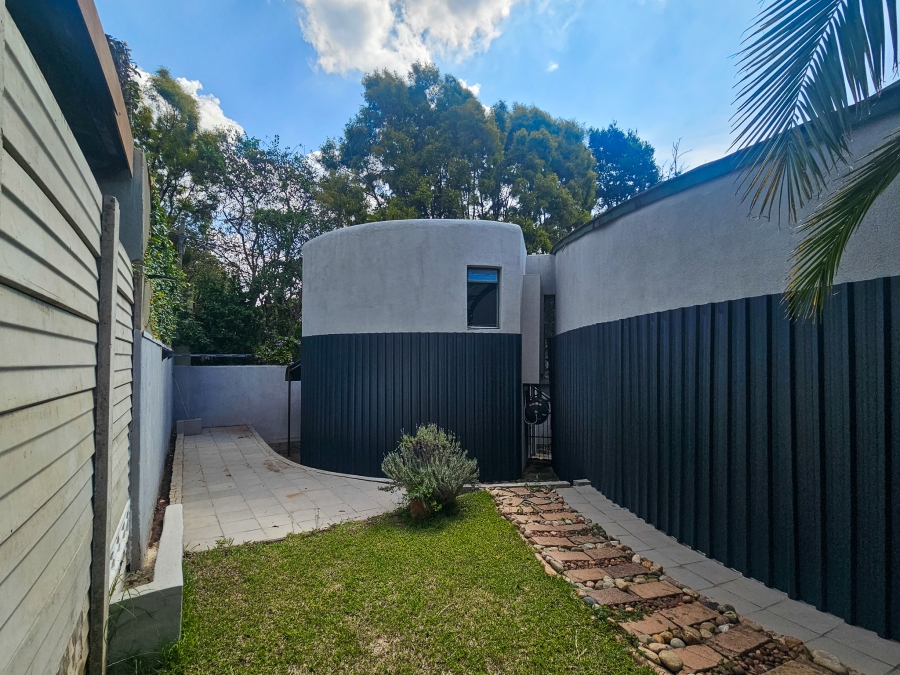 4 Bedroom Property for Sale in Faerie Glen Gauteng