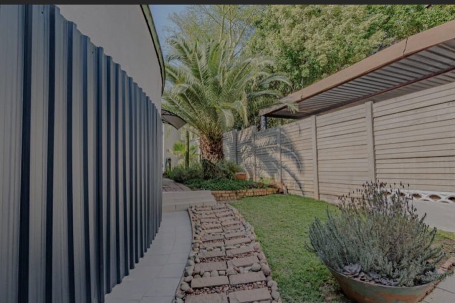 4 Bedroom Property for Sale in Faerie Glen Gauteng