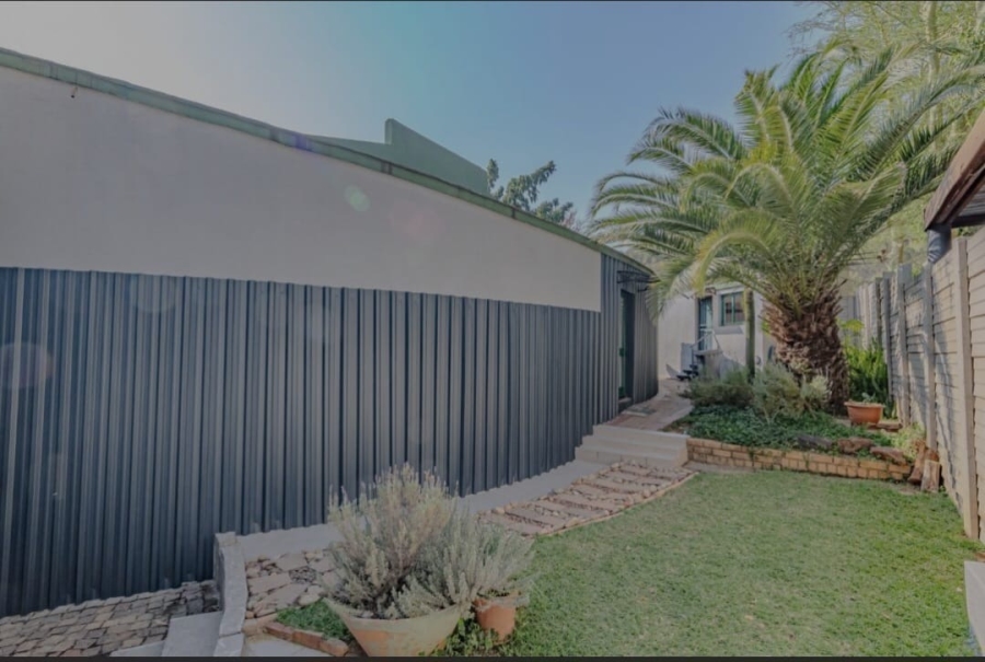 4 Bedroom Property for Sale in Faerie Glen Gauteng