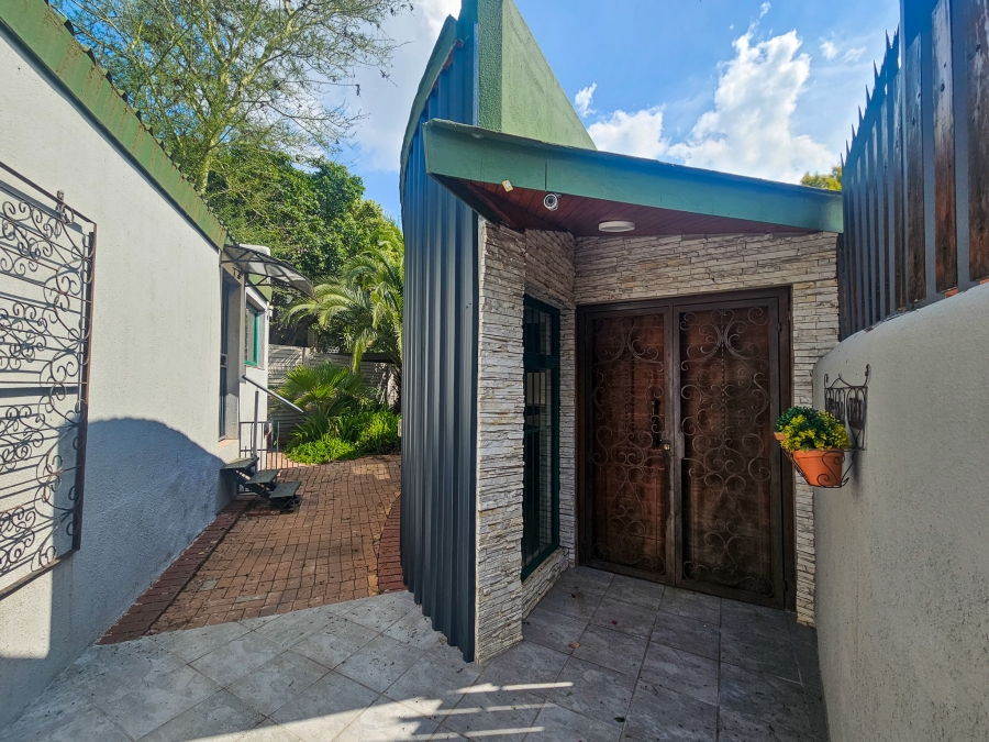 4 Bedroom Property for Sale in Faerie Glen Gauteng