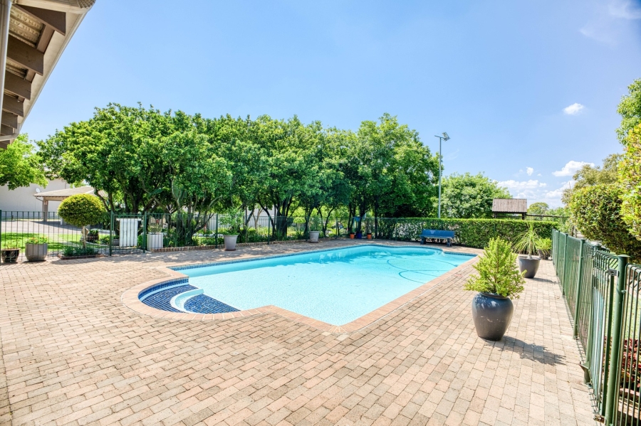 2 Bedroom Property for Sale in Lonehill Gauteng