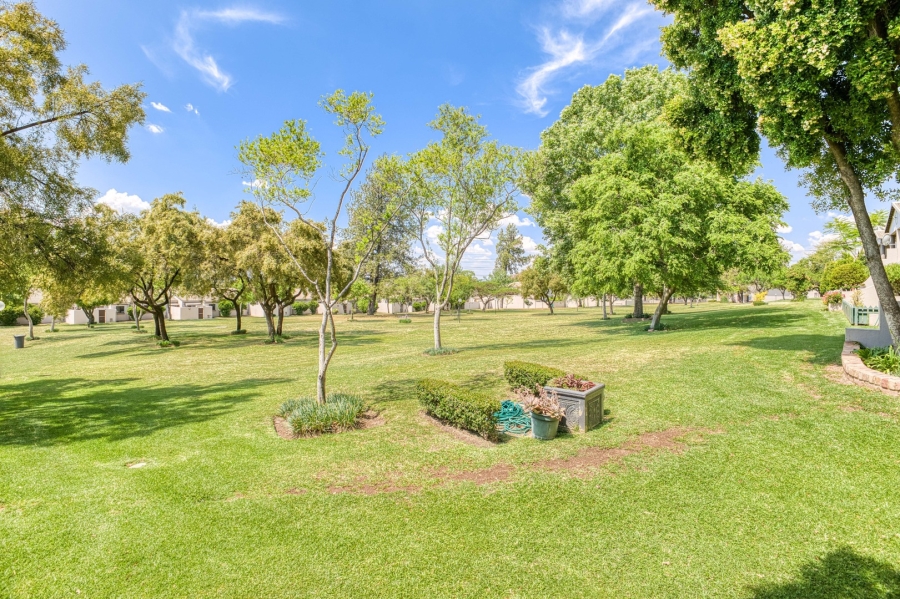 2 Bedroom Property for Sale in Lonehill Gauteng