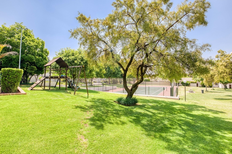 2 Bedroom Property for Sale in Lonehill Gauteng