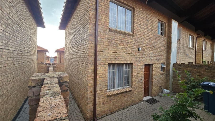 3 Bedroom Property for Sale in Kosmosdal Gauteng