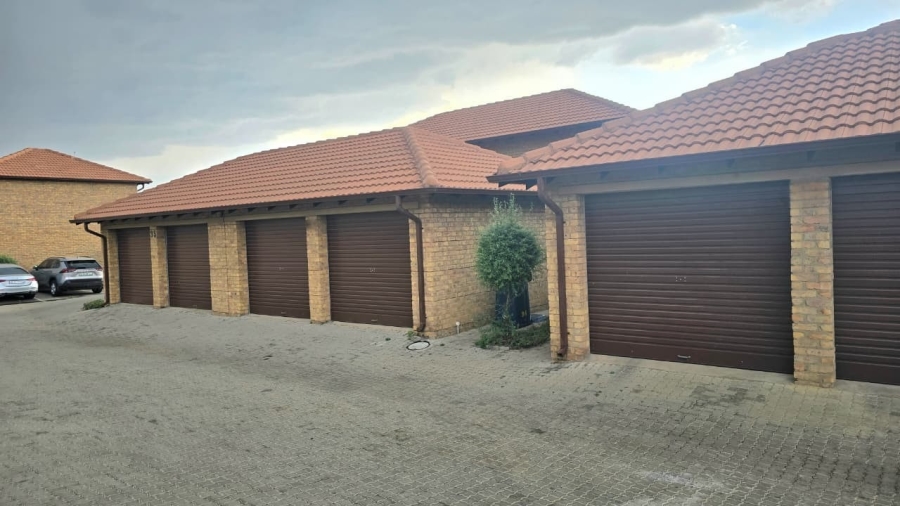 3 Bedroom Property for Sale in Kosmosdal Gauteng