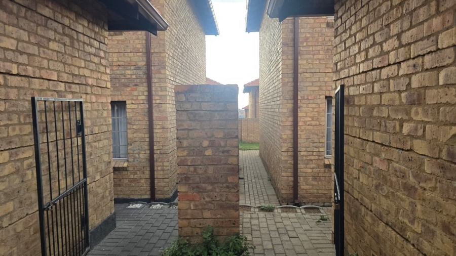 3 Bedroom Property for Sale in Kosmosdal Gauteng