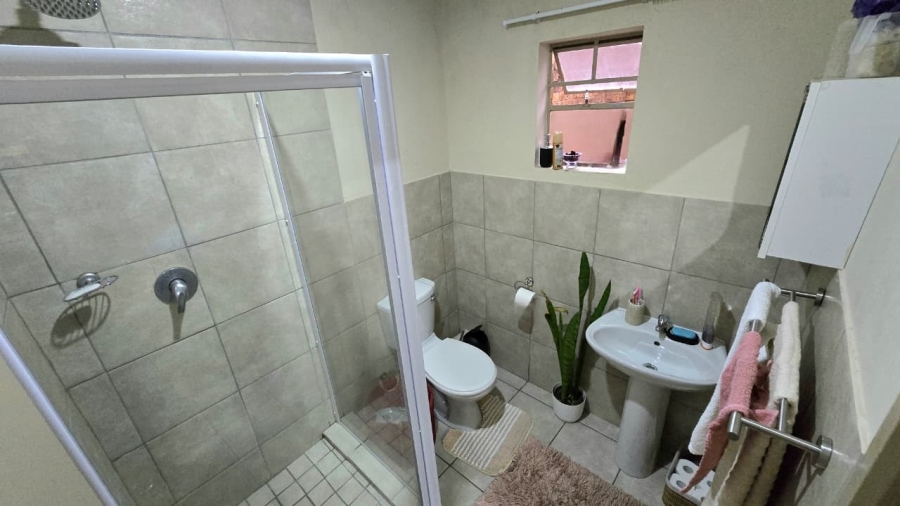 3 Bedroom Property for Sale in Kosmosdal Gauteng
