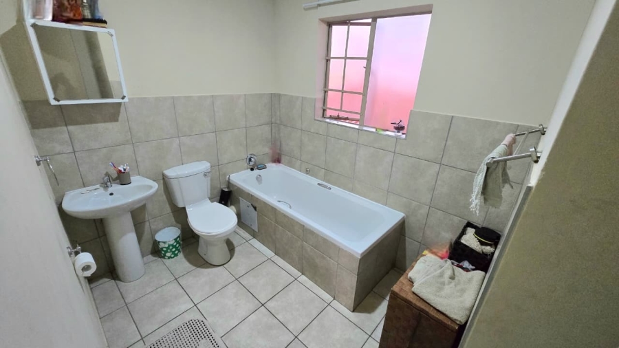 3 Bedroom Property for Sale in Kosmosdal Gauteng
