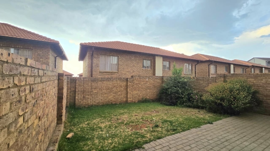 3 Bedroom Property for Sale in Kosmosdal Gauteng