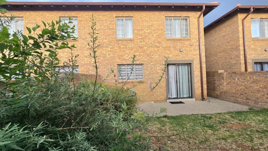 3 Bedroom Property for Sale in Kosmosdal Gauteng
