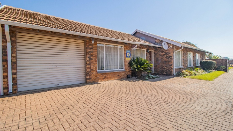 3 Bedroom Property for Sale in Goedeburg Gauteng