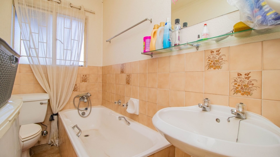 3 Bedroom Property for Sale in Goedeburg Gauteng