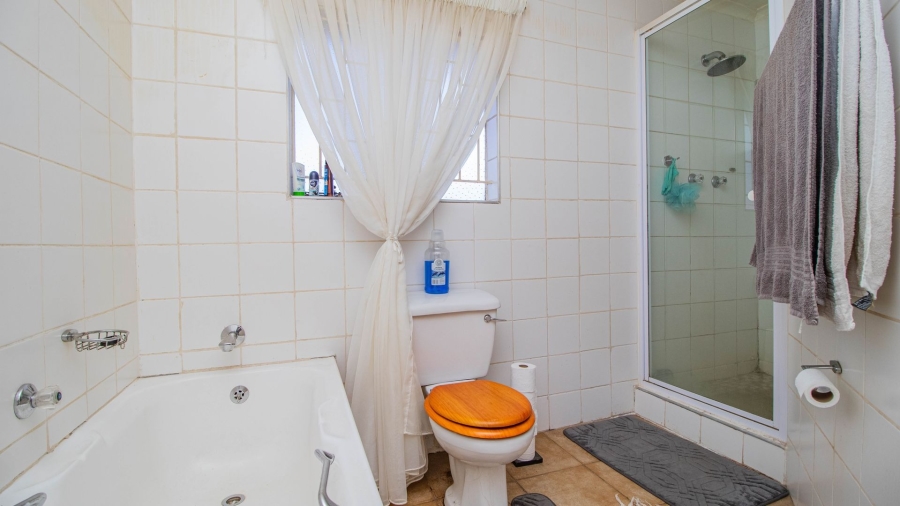 3 Bedroom Property for Sale in Goedeburg Gauteng