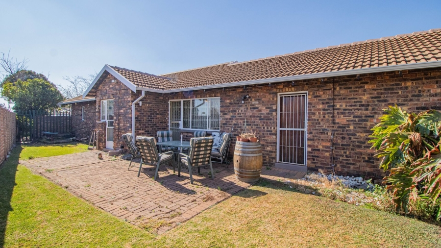 3 Bedroom Property for Sale in Goedeburg Gauteng