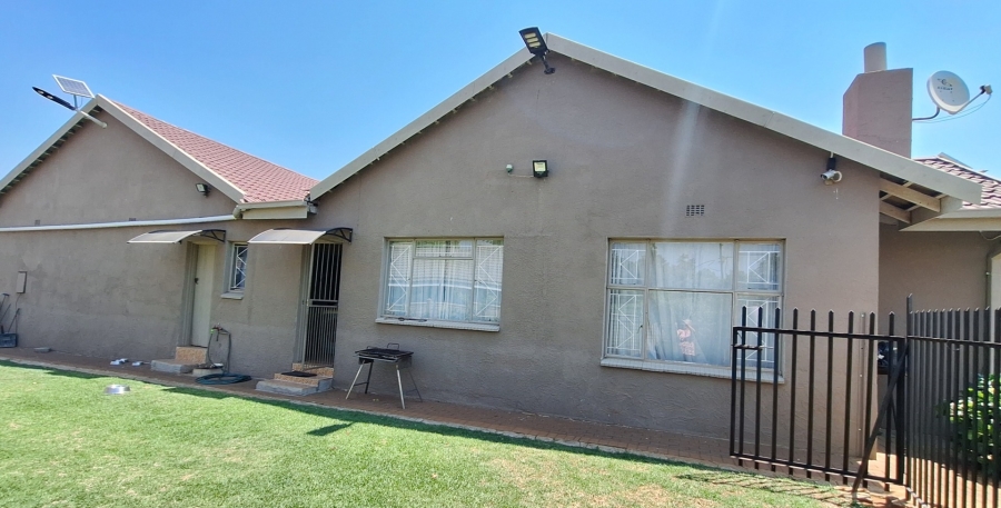 3 Bedroom Property for Sale in Sonland Park Gauteng