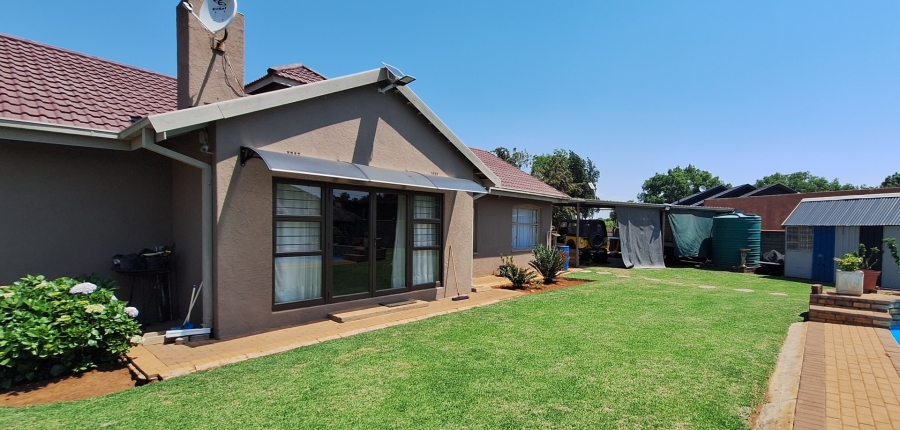 3 Bedroom Property for Sale in Sonland Park Gauteng