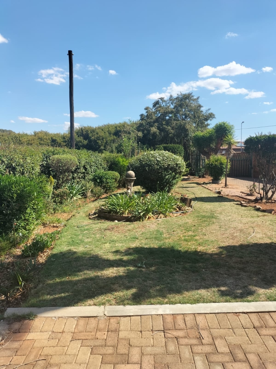 7 Bedroom Property for Sale in Princess A H Gauteng