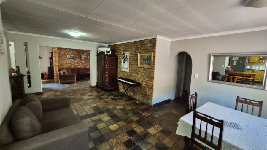 4 Bedroom Property for Sale in Eldoraigne Gauteng
