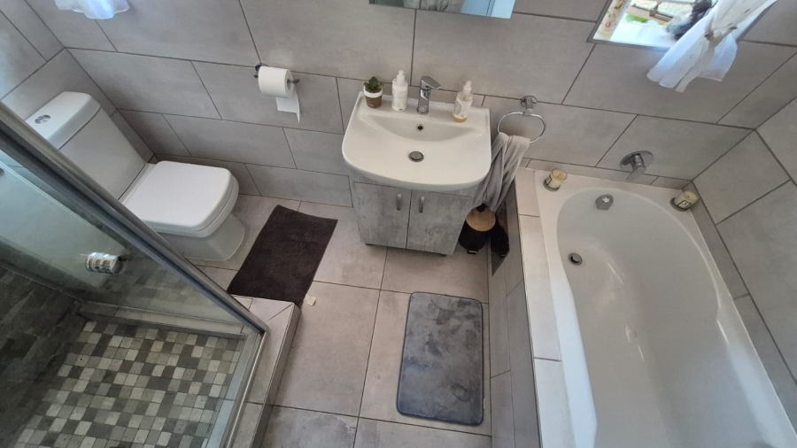 4 Bedroom Property for Sale in Eldoraigne Gauteng