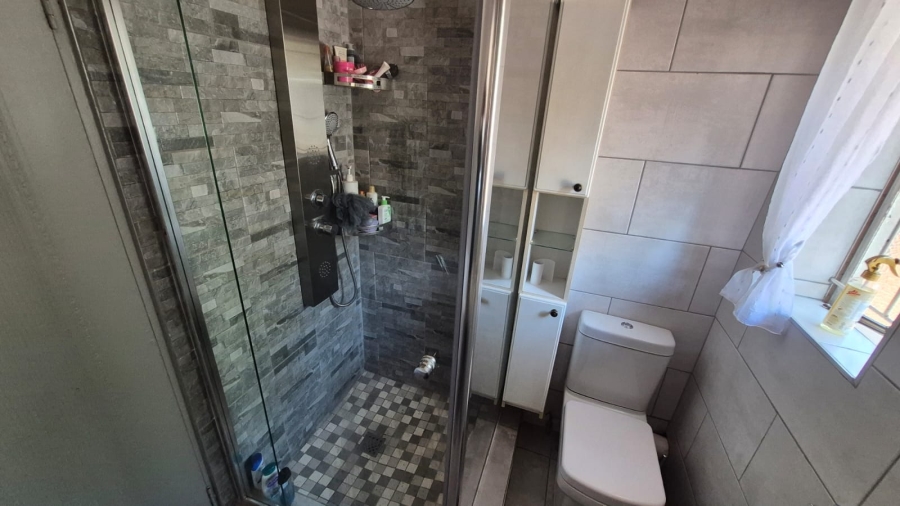 4 Bedroom Property for Sale in Eldoraigne Gauteng