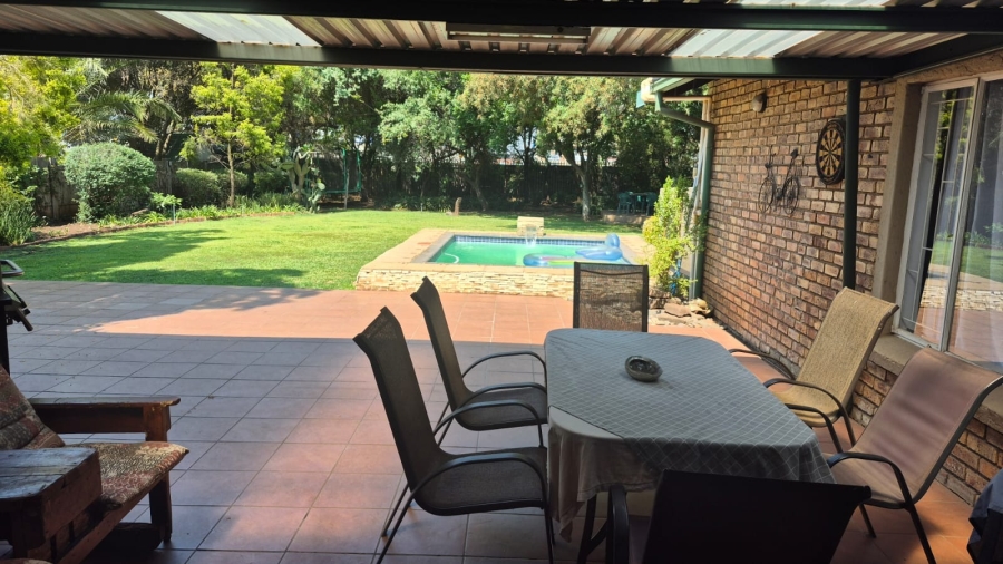 4 Bedroom Property for Sale in Eldoraigne Gauteng