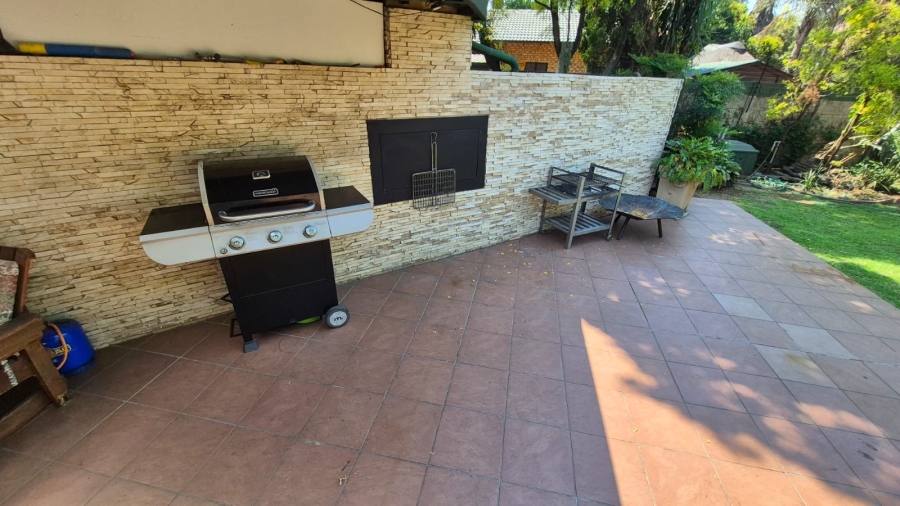 4 Bedroom Property for Sale in Eldoraigne Gauteng