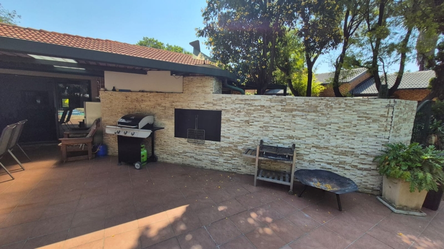 4 Bedroom Property for Sale in Eldoraigne Gauteng
