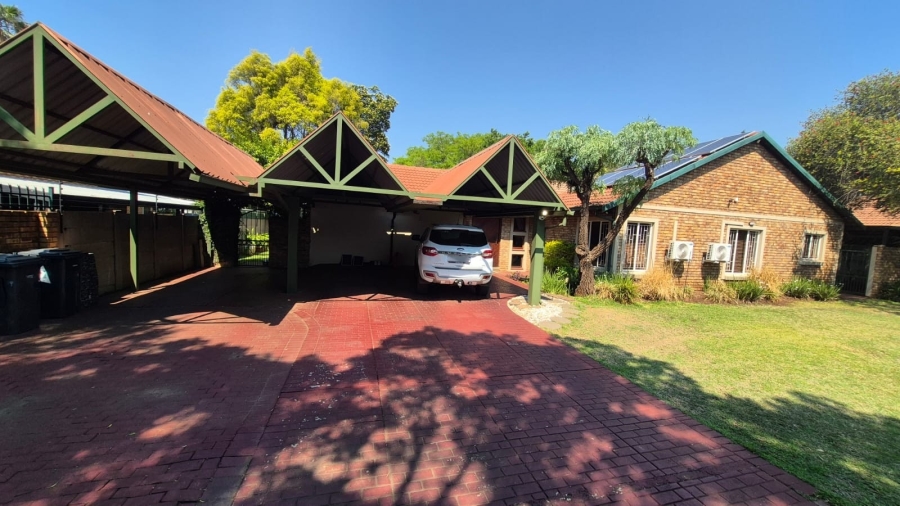 4 Bedroom Property for Sale in Eldoraigne Gauteng
