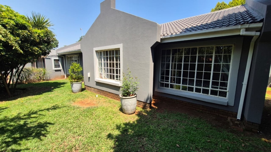 4 Bedroom Property for Sale in Eldoraigne Gauteng