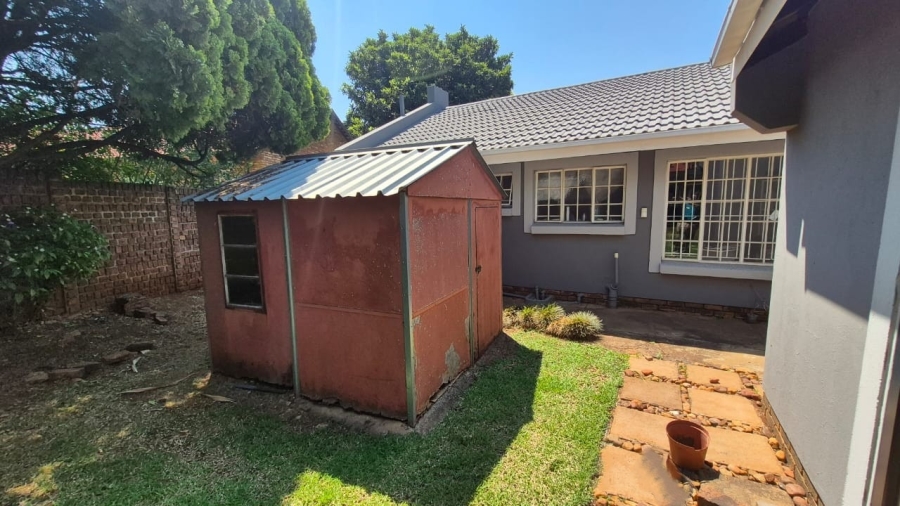 4 Bedroom Property for Sale in Eldoraigne Gauteng