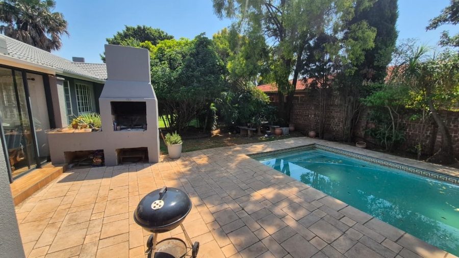 4 Bedroom Property for Sale in Eldoraigne Gauteng