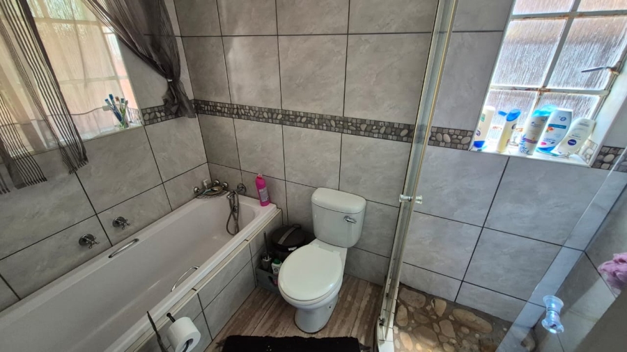 4 Bedroom Property for Sale in Eldoraigne Gauteng