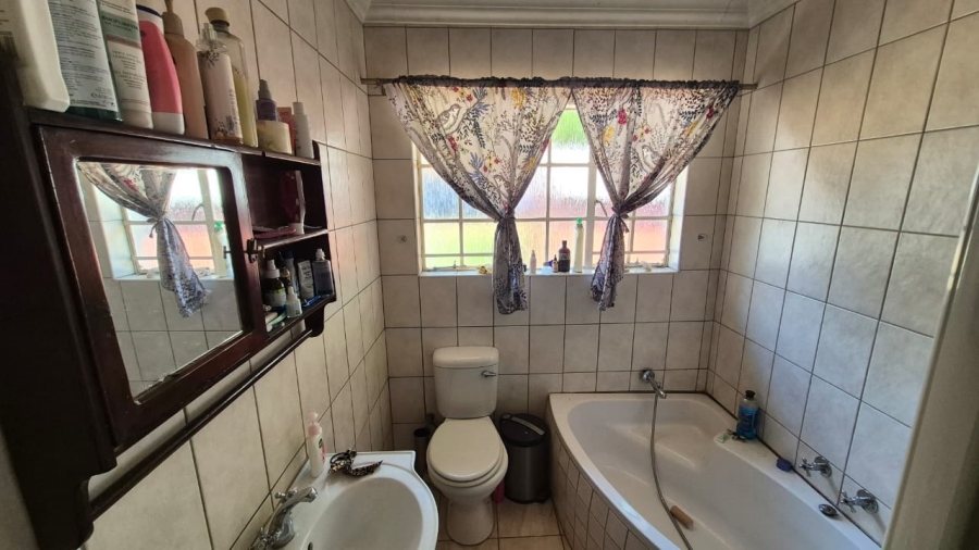 4 Bedroom Property for Sale in Eldoraigne Gauteng