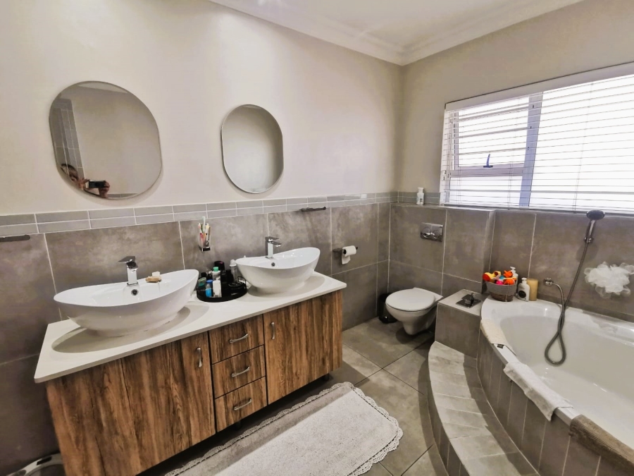 3 Bedroom Property for Sale in Beyers Park Gauteng