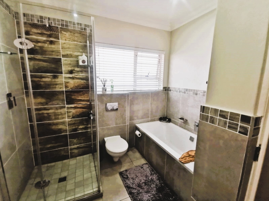 3 Bedroom Property for Sale in Beyers Park Gauteng