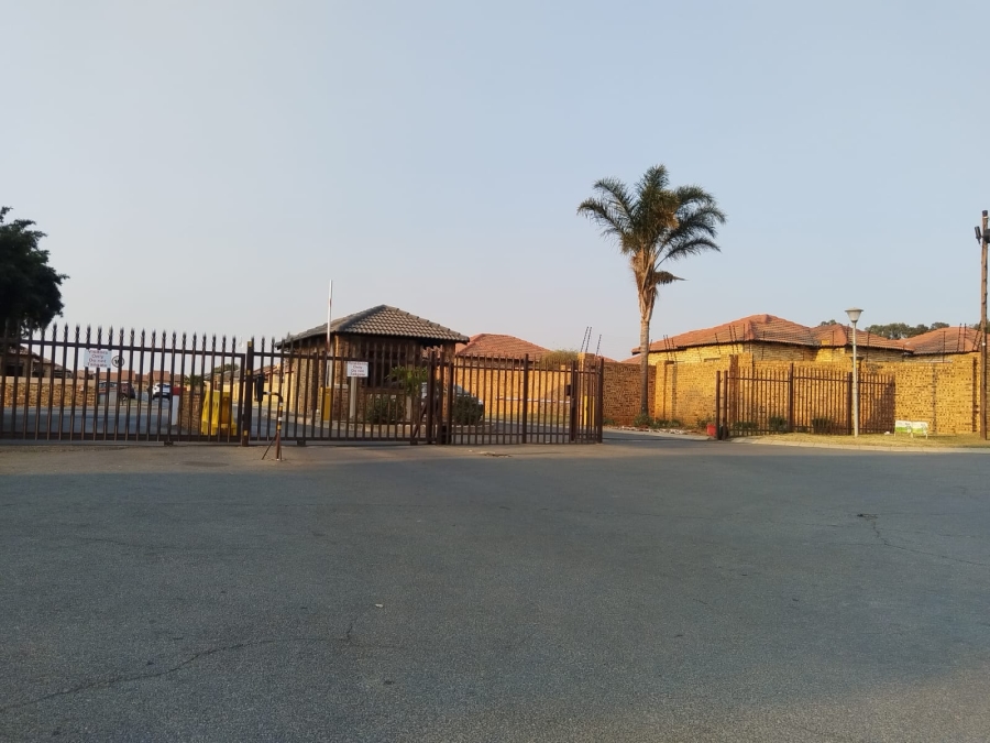 2 Bedroom Property for Sale in Greenhills Gauteng