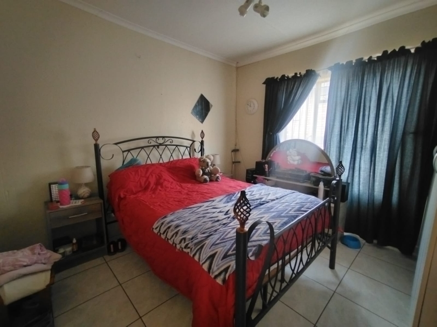2 Bedroom Property for Sale in Greenhills Gauteng