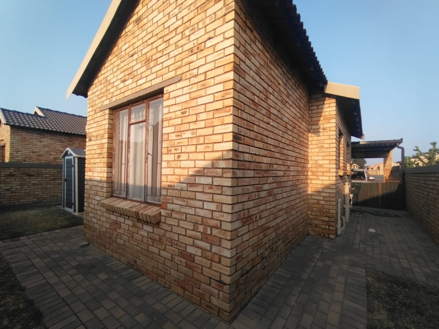 2 Bedroom Property for Sale in Greenhills Gauteng