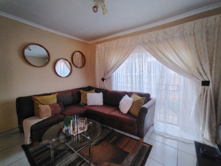 2 Bedroom Property for Sale in Greenhills Gauteng