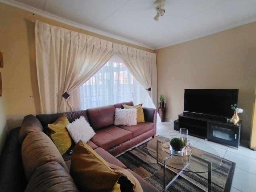 2 Bedroom Property for Sale in Greenhills Gauteng