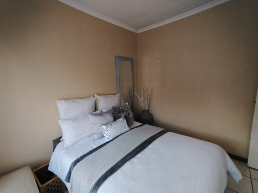 2 Bedroom Property for Sale in Greenhills Gauteng