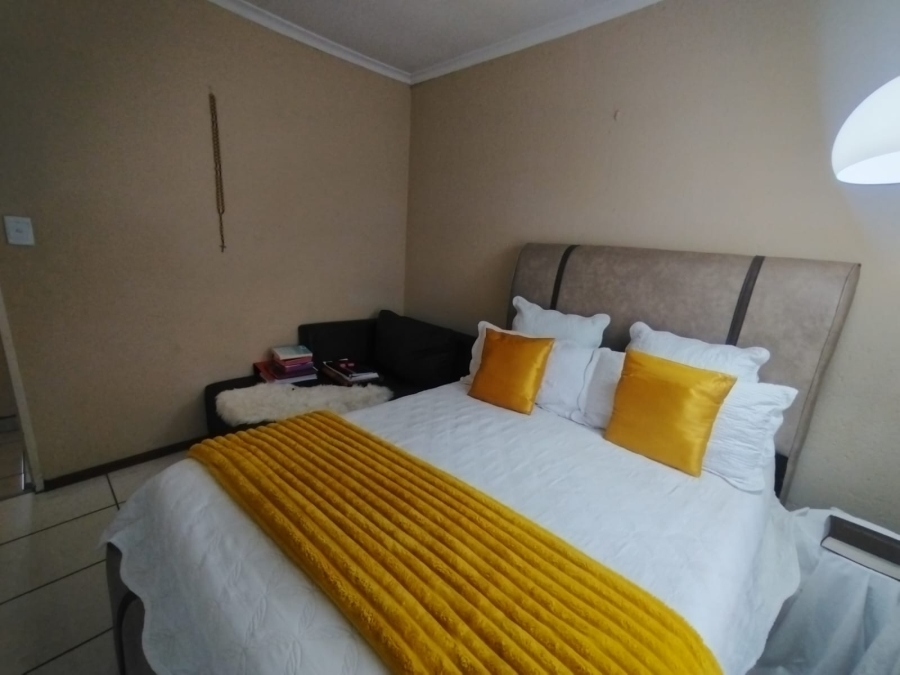 2 Bedroom Property for Sale in Greenhills Gauteng