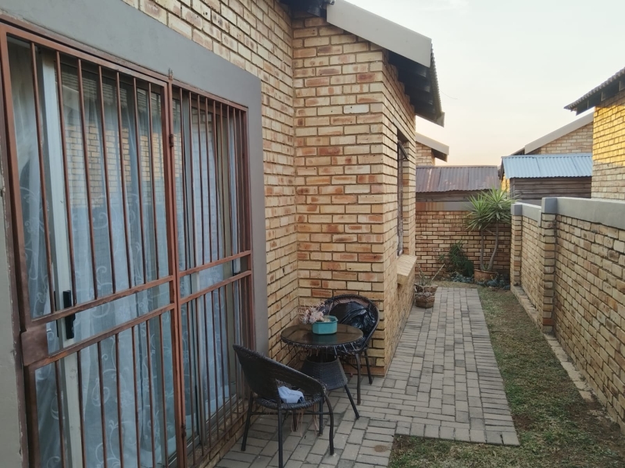 2 Bedroom Property for Sale in Greenhills Gauteng