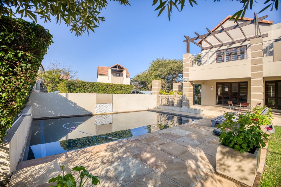 To Let 2 Bedroom Property for Rent in Fourways Gauteng