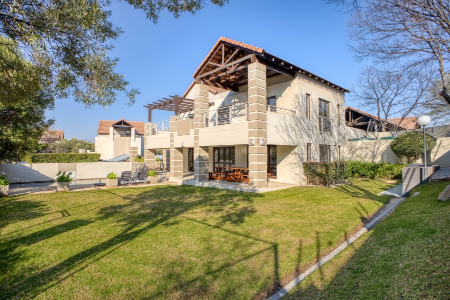 To Let 2 Bedroom Property for Rent in Fourways Gauteng