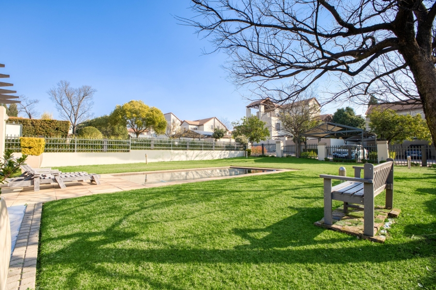 To Let 2 Bedroom Property for Rent in Fourways Gauteng