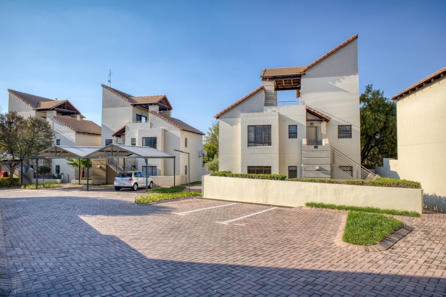 To Let 2 Bedroom Property for Rent in Fourways Gauteng