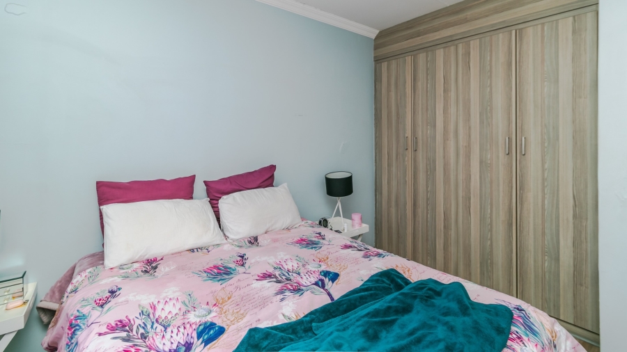 1 Bedroom Property for Sale in Blue Hills Gauteng